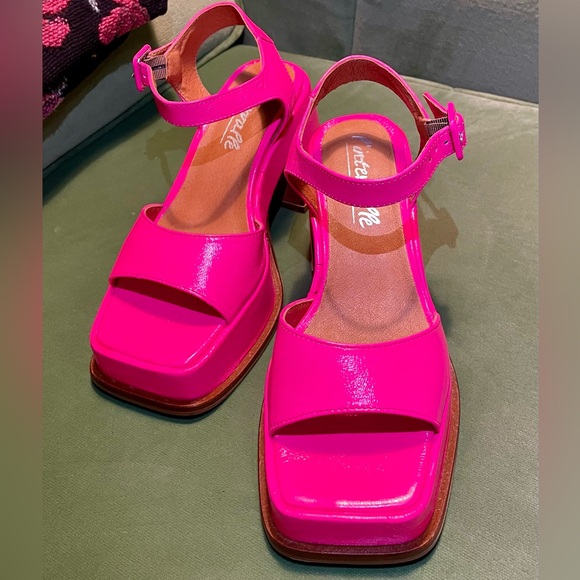 l'intervalle Valtos in Neon Fuchsia - Picture 2 of 2